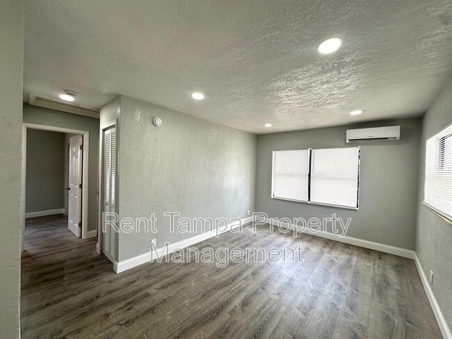 Building Photo - 1036 1/2 19th Street South - Upper