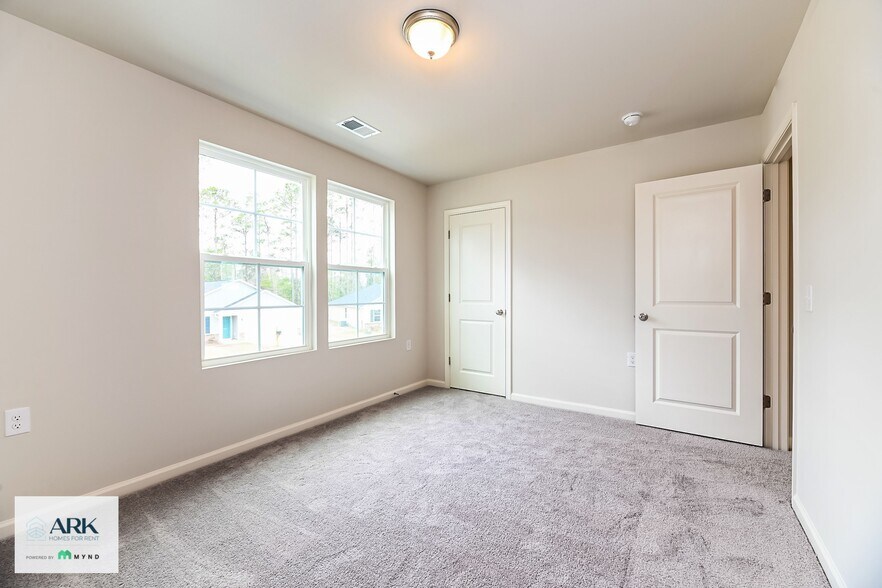 Building Photo - 682 Hadley Ct SE