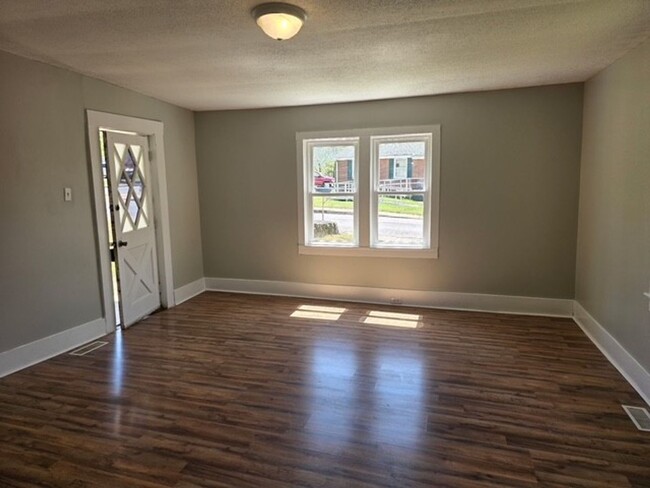 Primary Photo - 3 Bed 2 Bath for Rent!