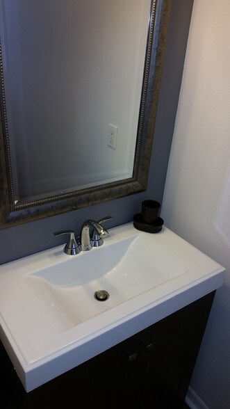 Building Photo - 569 Vallance Way NE