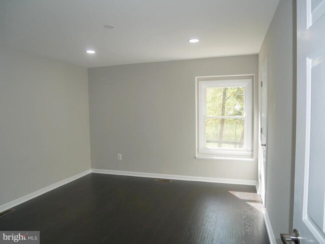 Building Photo - 35600 Sassafras Dr