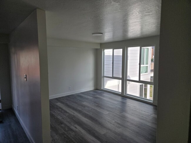 Building Photo - 960 9th St