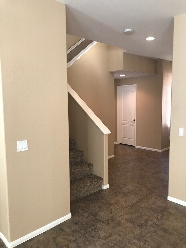 Building Photo - GORGEOUS TWO STORY HOME IN GRANITE HILLS 4...
