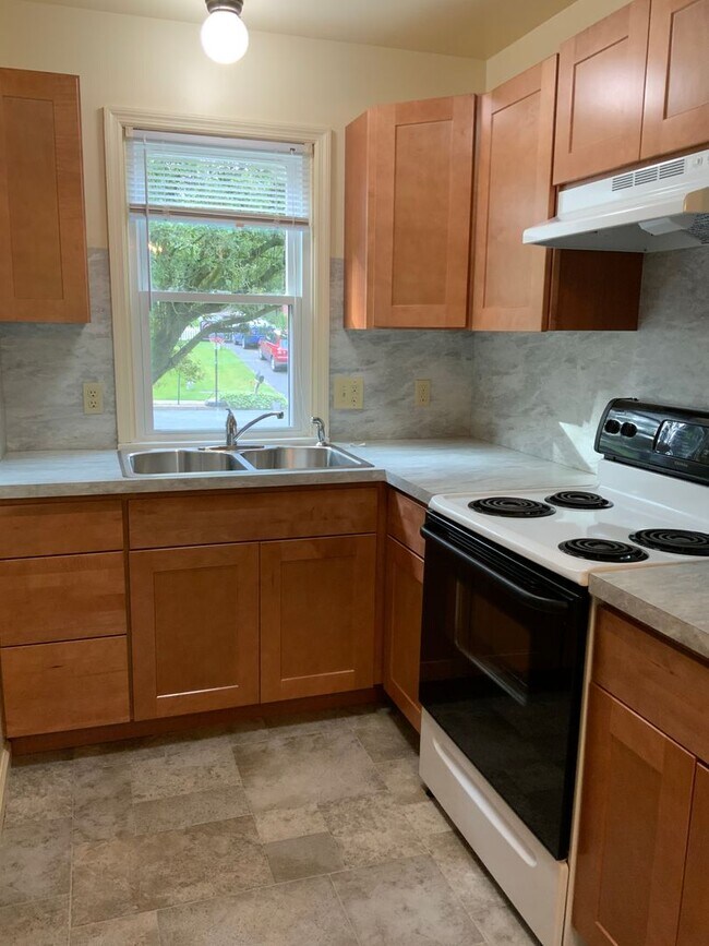 Building Photo - 1633 Chadwick Cir
