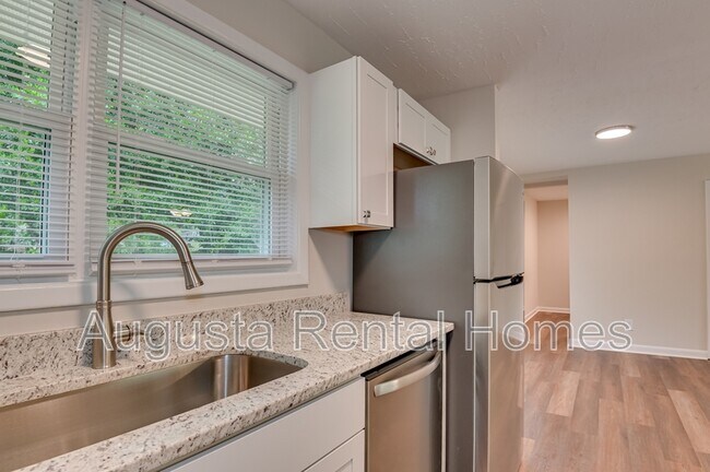 Building Photo - 1406 Ridgewood Dr