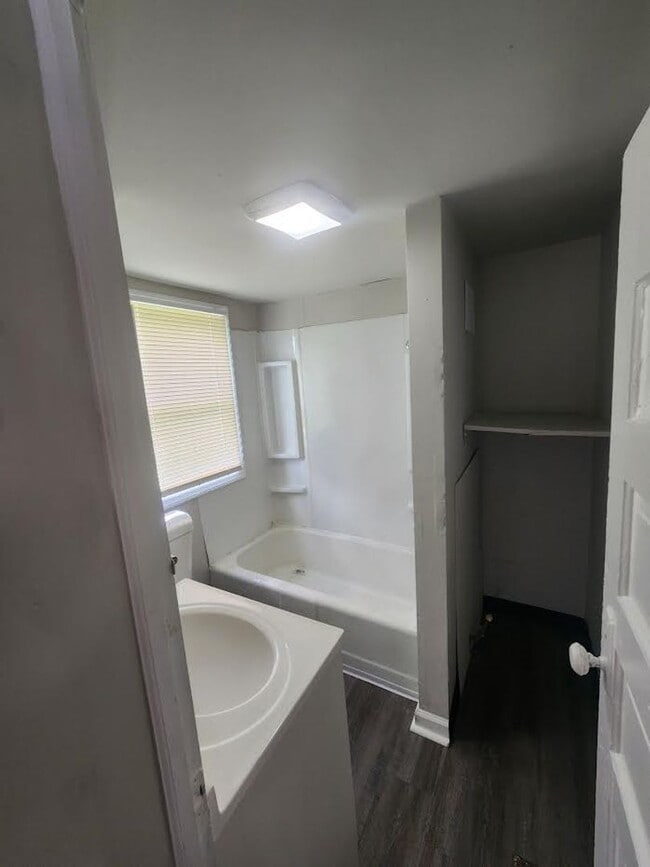 Building Photo - Studio Apartment on S Brookville Rd & S Arlington Ave