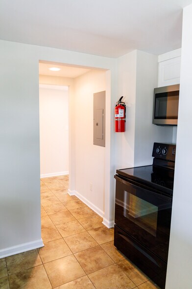 Building Photo - 116 America St