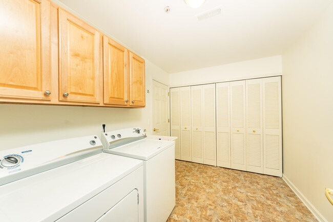 Building Photo - 28235 Carlton Way Dr