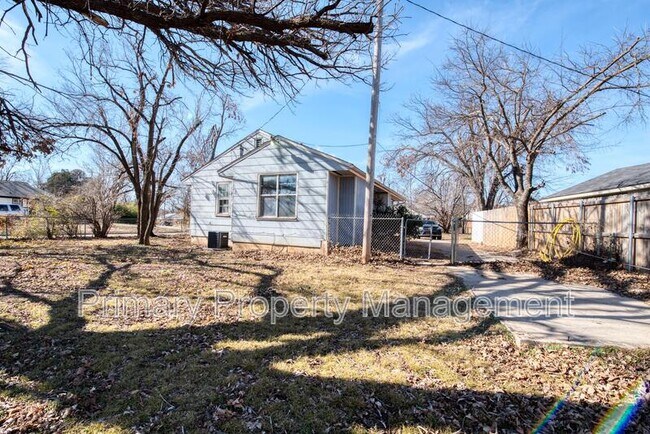 Building Photo - 4600 N Hamilton Dr