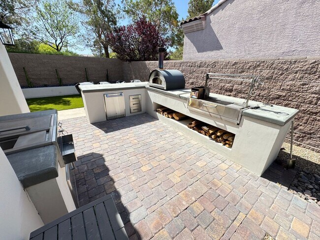 Building Photo - Southern Highlands Gem | 3 Bed, 2.5 Bath w...