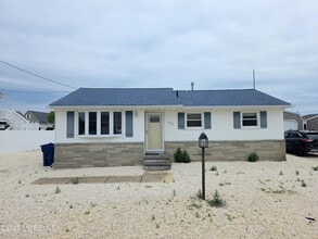 Building Photo - 129 E Raritan Dr
