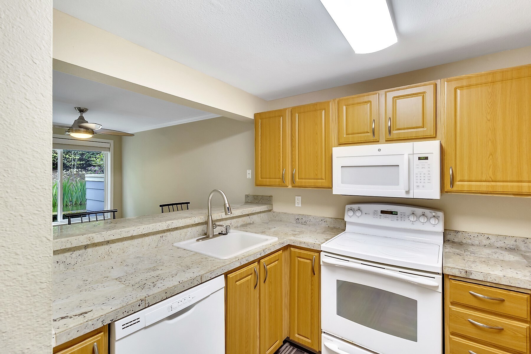 Another view of kitchen - 10026 NE 127th Pl