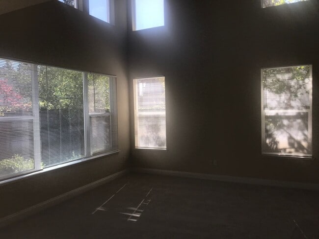 Building Photo - 4 Bed | 3 Bath | 2658 SF |Two Story | 3 car garage home | Tenant pays $200 for WS&G