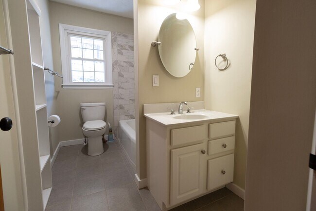 Building Photo - Charming Ranch Home with a great yard in Desirable Southwest Columbia