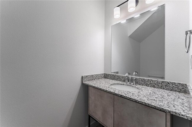 Building Photo - 751 St Charles Pl