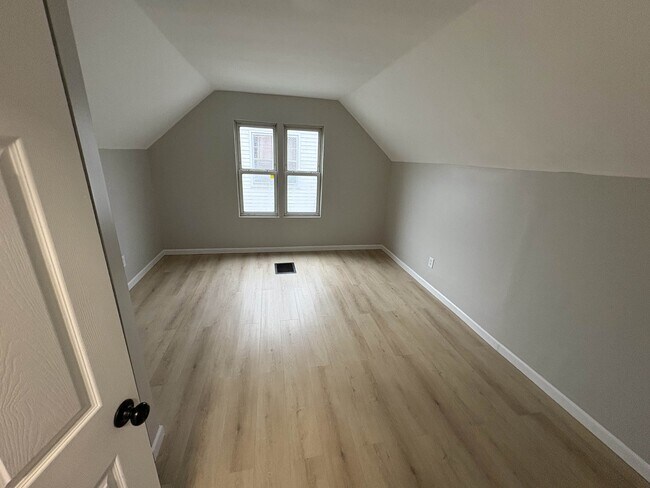 Building Photo - 2622 Hiawatha St