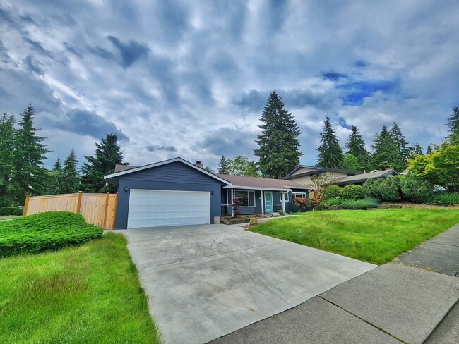 Building Photo - Beautilfully Remodeled 4 Bed 2.75 Bath Ram...