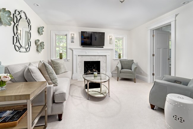 Building Photo - 755 Sheridan Rd