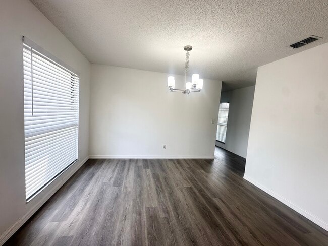 Building Photo - 107 Maplewood Dr