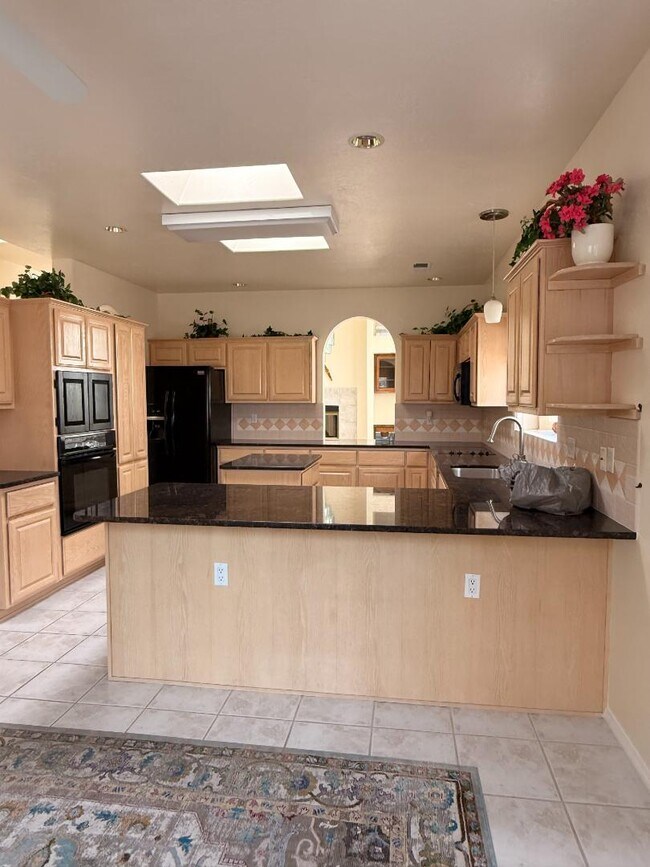 Building Photo - 711 Tramway Pl NE