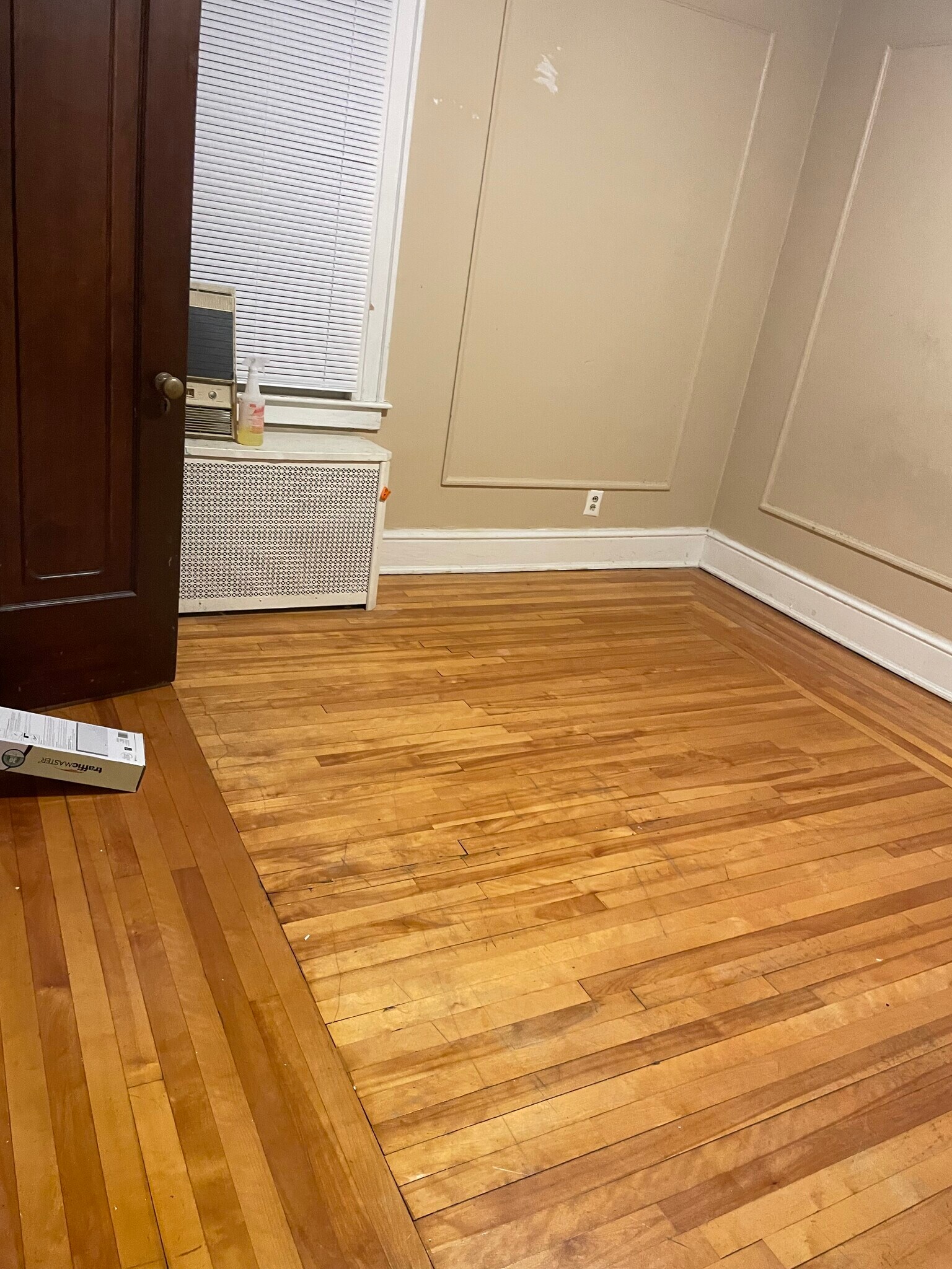 Building Photo - 572 Dickinson St