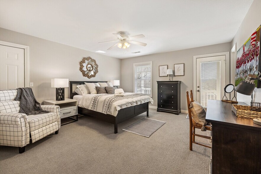 Building Photo - 473 N Oliver Ave