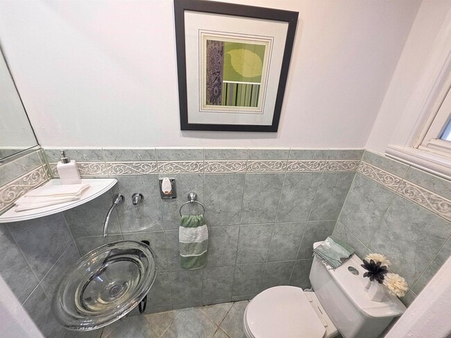 Building Photo - 86 Keer Ave