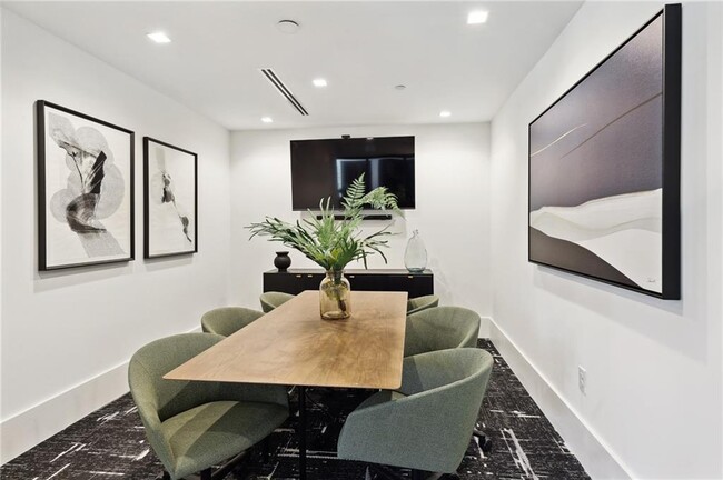 Building Photo - 2945 Cumberland Mall