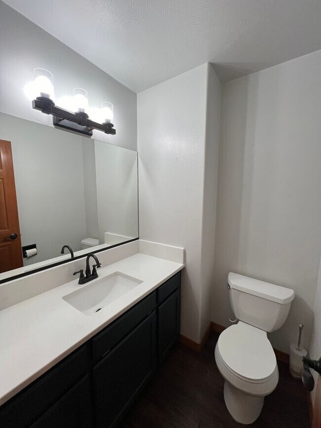 Building Photo - 5 Bedroom 3 Bathroom house coming soon