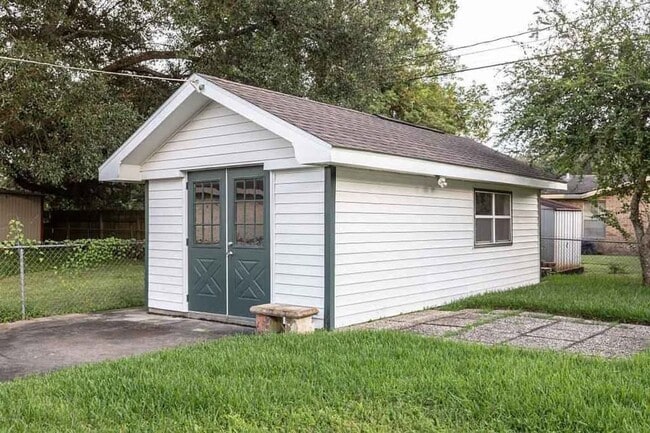 Building Photo - FOR RENT in LAFAYETTE!