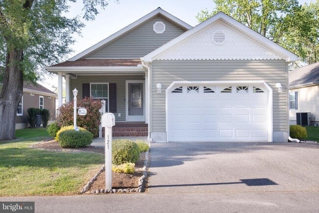 Building Photo - 121 Bluebell Dr