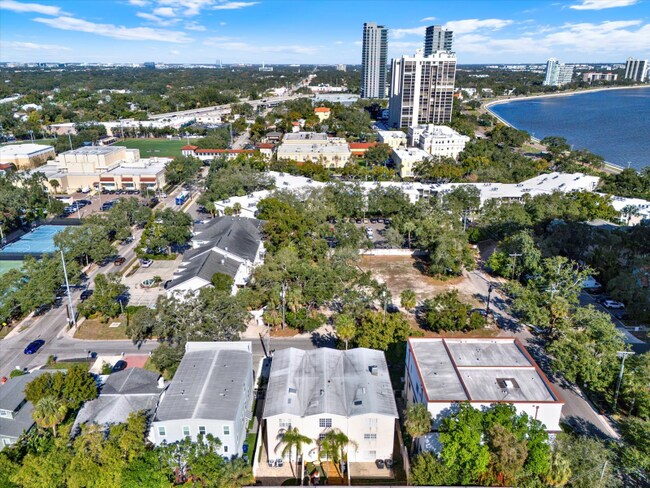 Building Photo - 3006 W Julia St