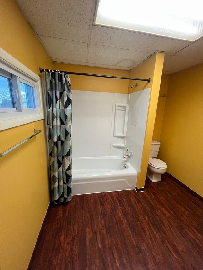 Building Photo - 416 7th Ave S