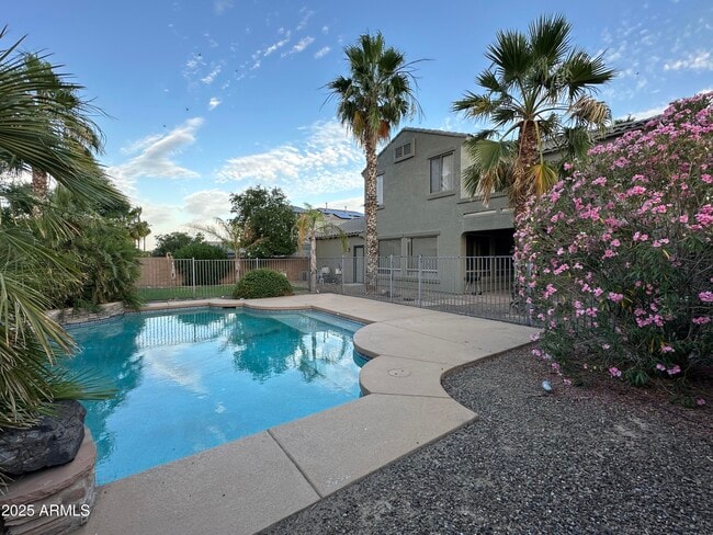 Building Photo - 12534 W Solano Dr