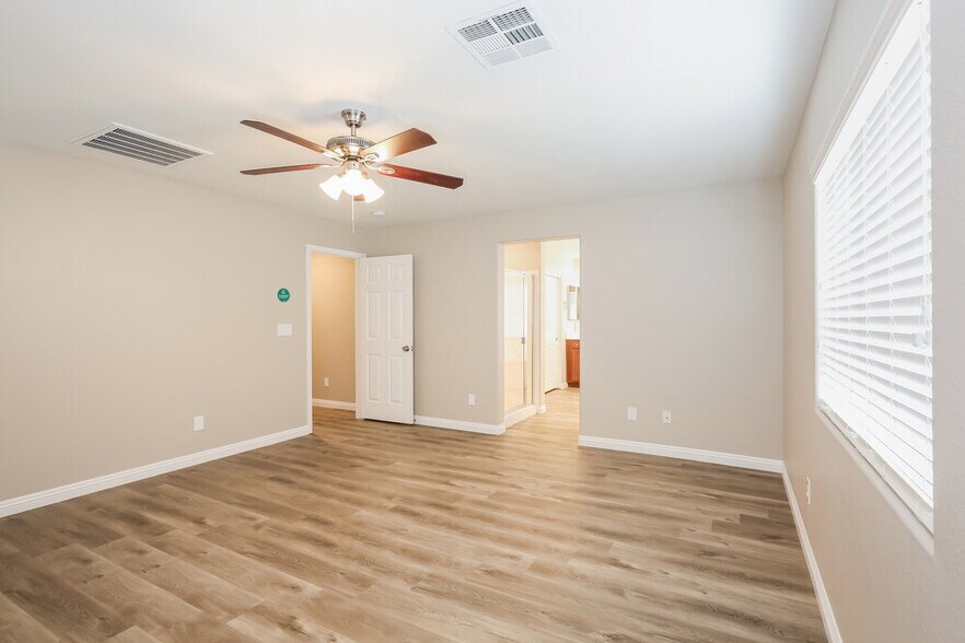 Building Photo - 8032 Carr Valley St