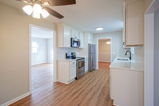 Building Photo - Recently Remodeled 4-Bedroom Home with Modern Upgrades & Spacious Yard in McCordsville