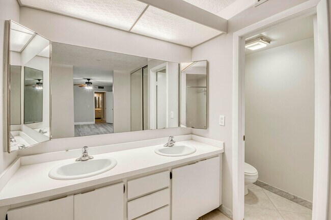 Building Photo - 1221 12th Ln