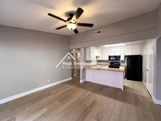 Building Photo - Nice Sacramento 2bd/1ba Halfplex!