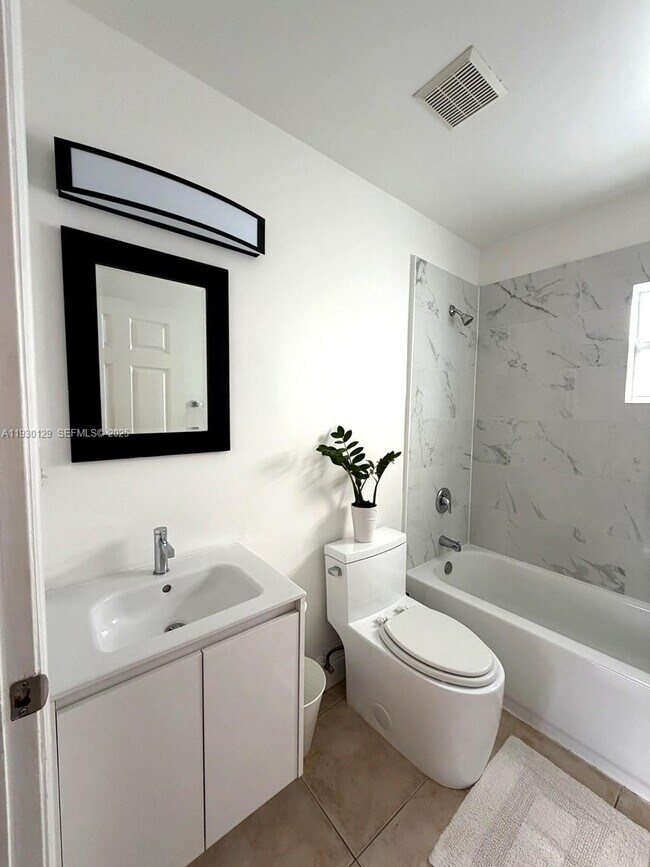 Building Photo - 1304 NW 3rd St