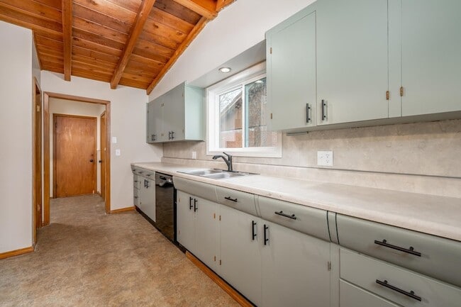 Building Photo - 1520 N Yale Blvd