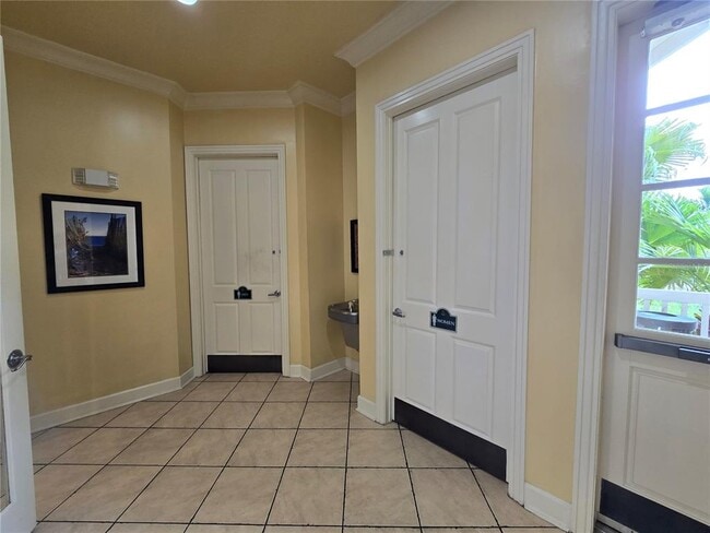 Building Photo - 4207 S Dale Mabry Hwy