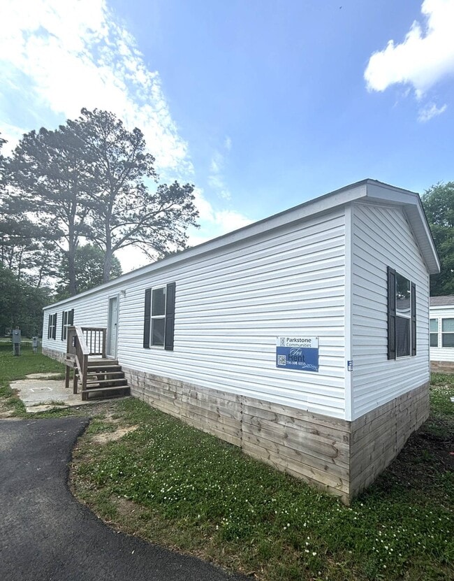 Building Photo - 3150 Plateau Dr