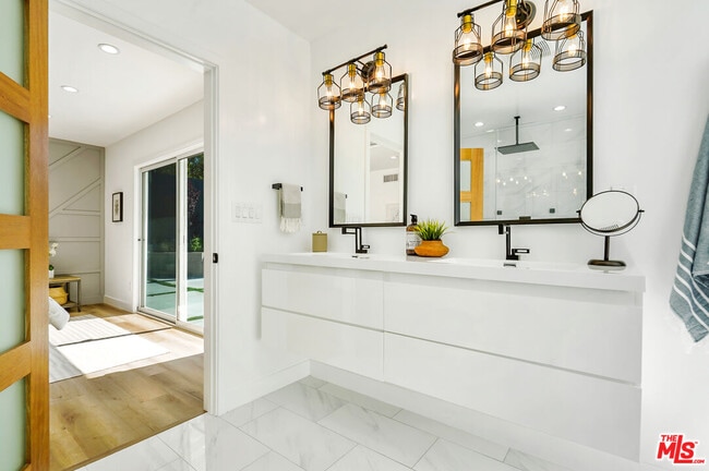 Building Photo - 4670 Brewster Dr