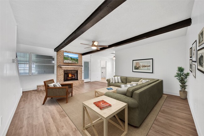 Building Photo - 9411 Roos Rd