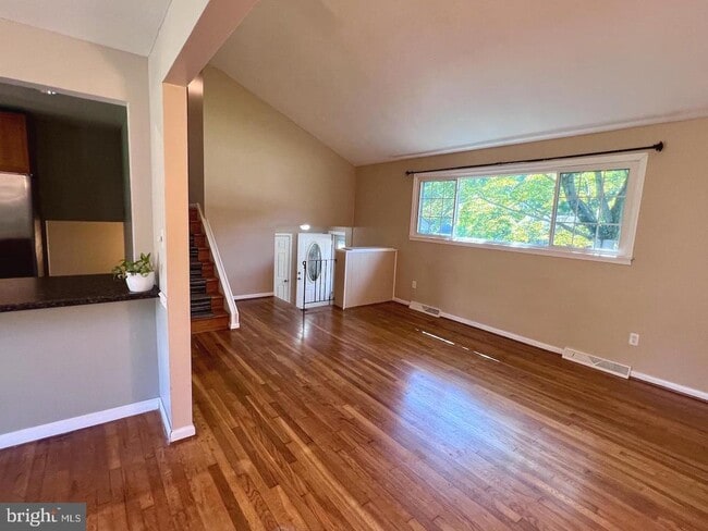 Building Photo - 2208 Jamaica Dr