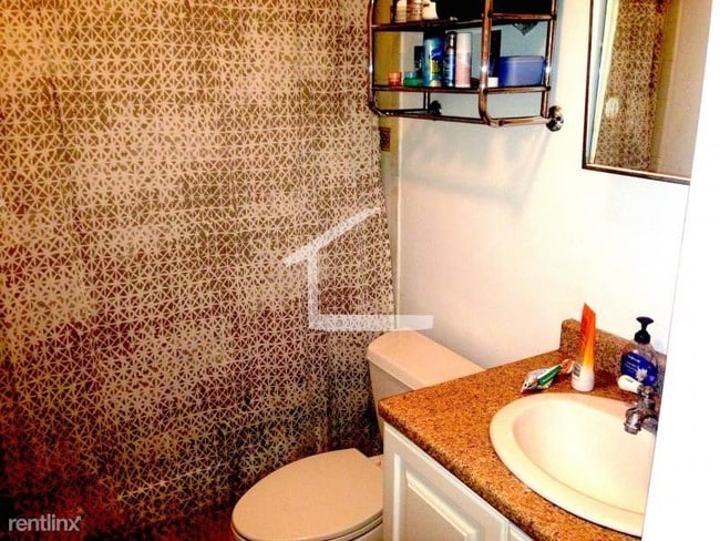 Building Photo - 2 br, 1 bath  - 1122 Commonwealth Ave Apt 8TR