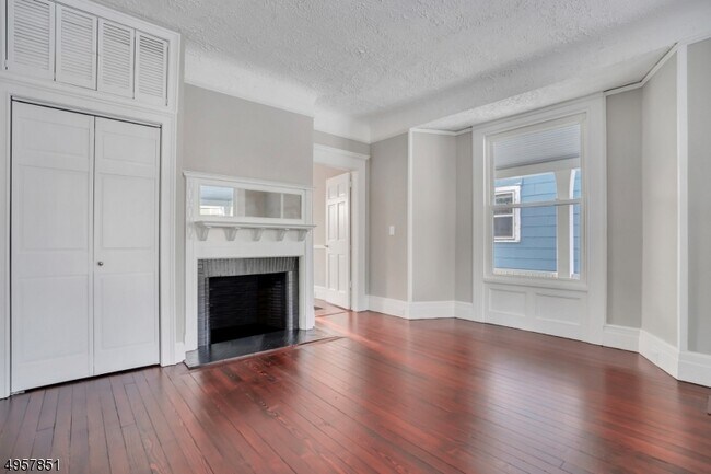 Building Photo - 25 Olyphant Dr