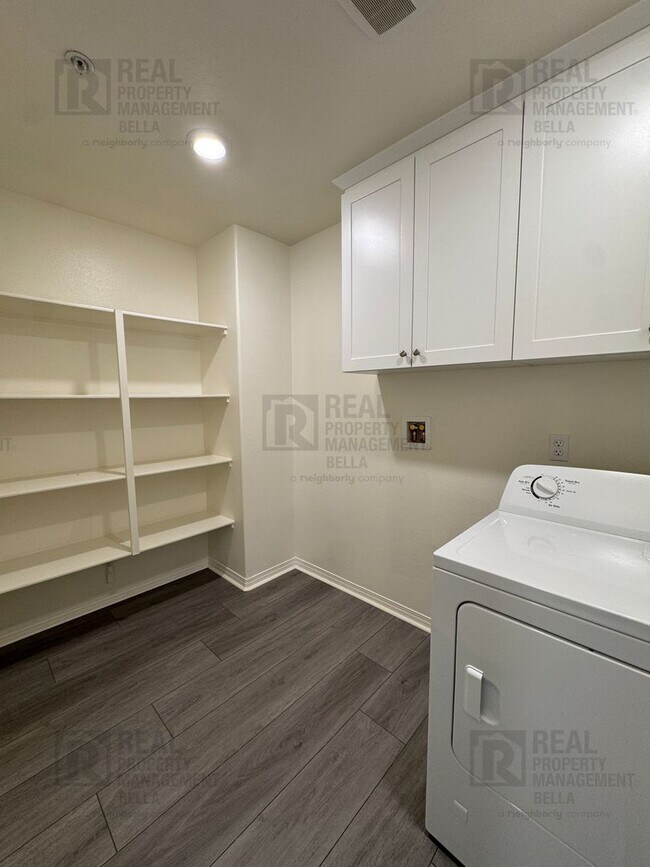 Building Photo - Cul-De-Sac Home in Heritage Lake Featuring Downstairs Bedroom & Bath + Loft