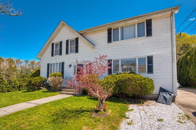 Building Photo - 1246 Somerset Ave