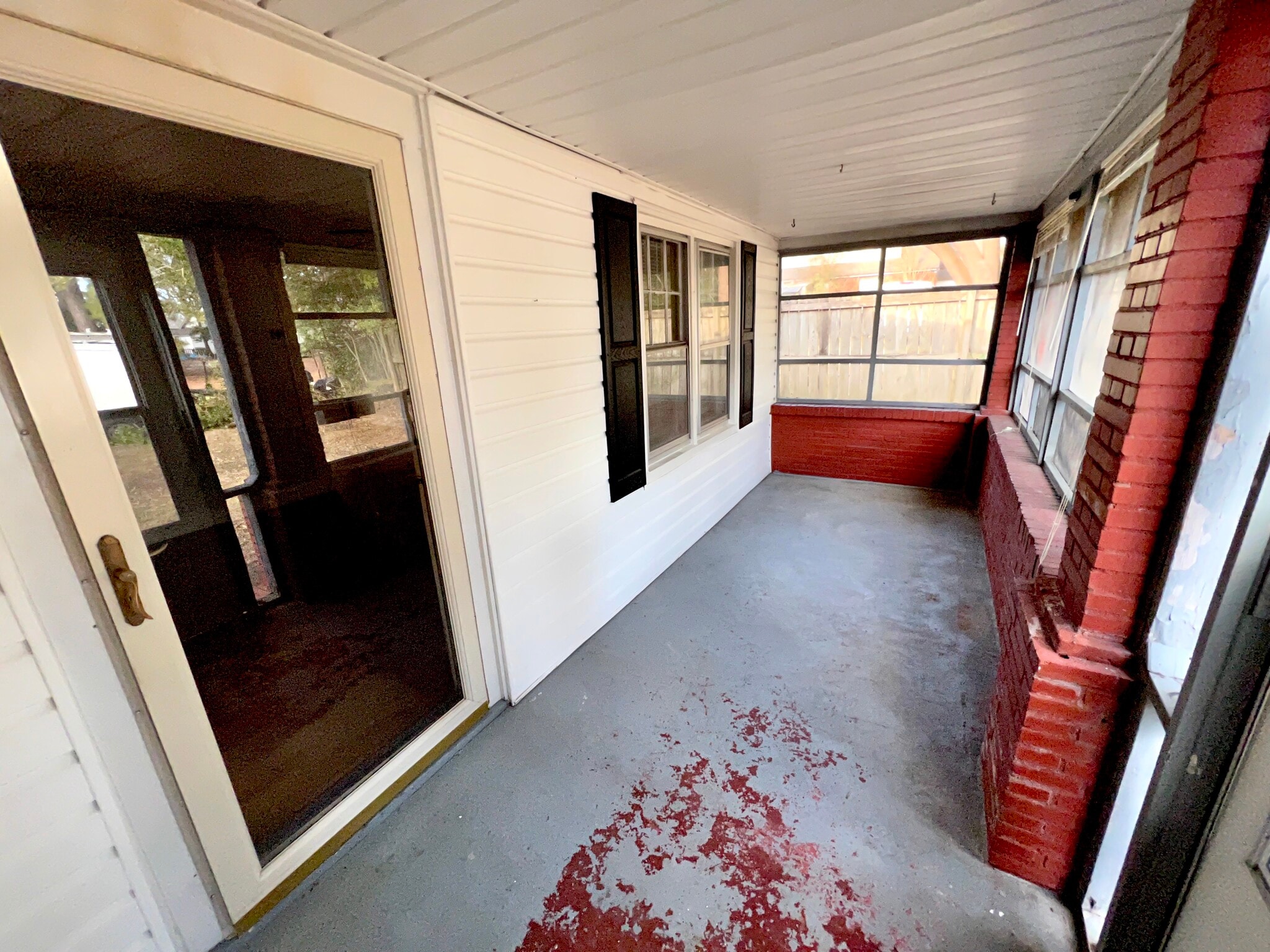 Front Porch - 806 E 9th St